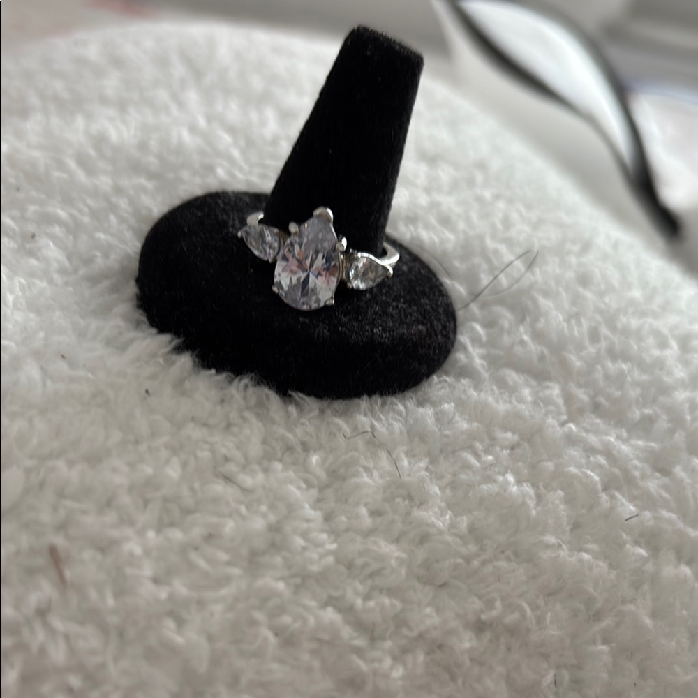 Elegant Silver and Clear Stone Ring